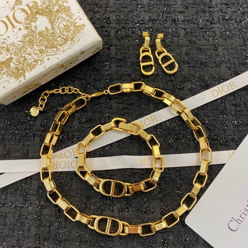 chr1st1an D10r necklaces